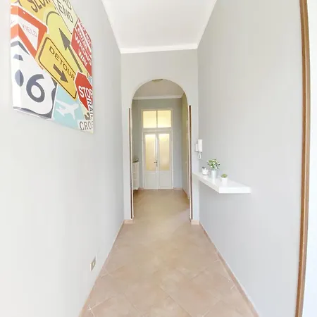 Intero Spazioso E Luminoso Con * Novara