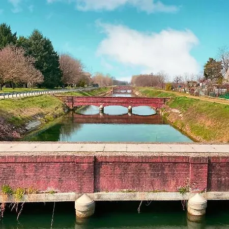 Intero Spazioso E Luminoso Con Novara