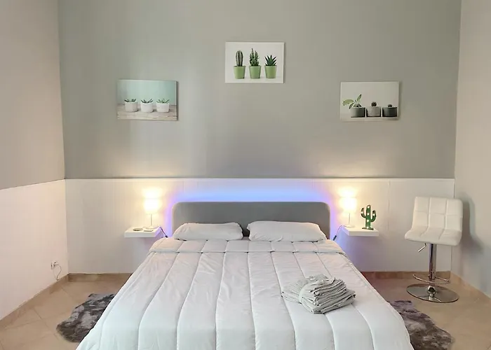 Apartament Intero Spazioso E Luminoso Con Novara